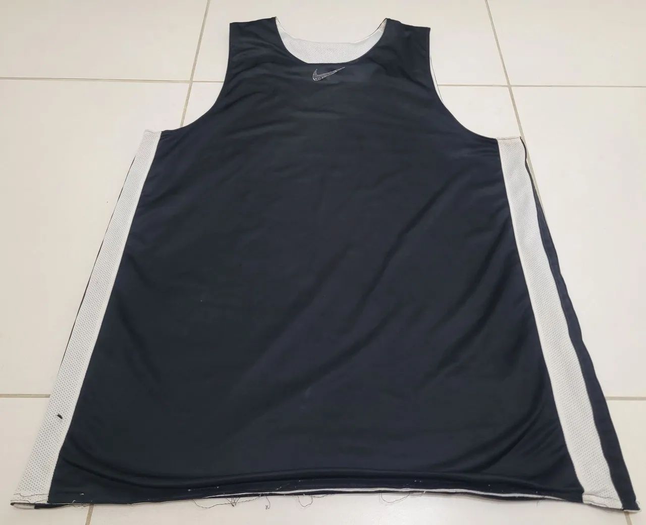 Camisa regata Basquete Nike double face preta e branca