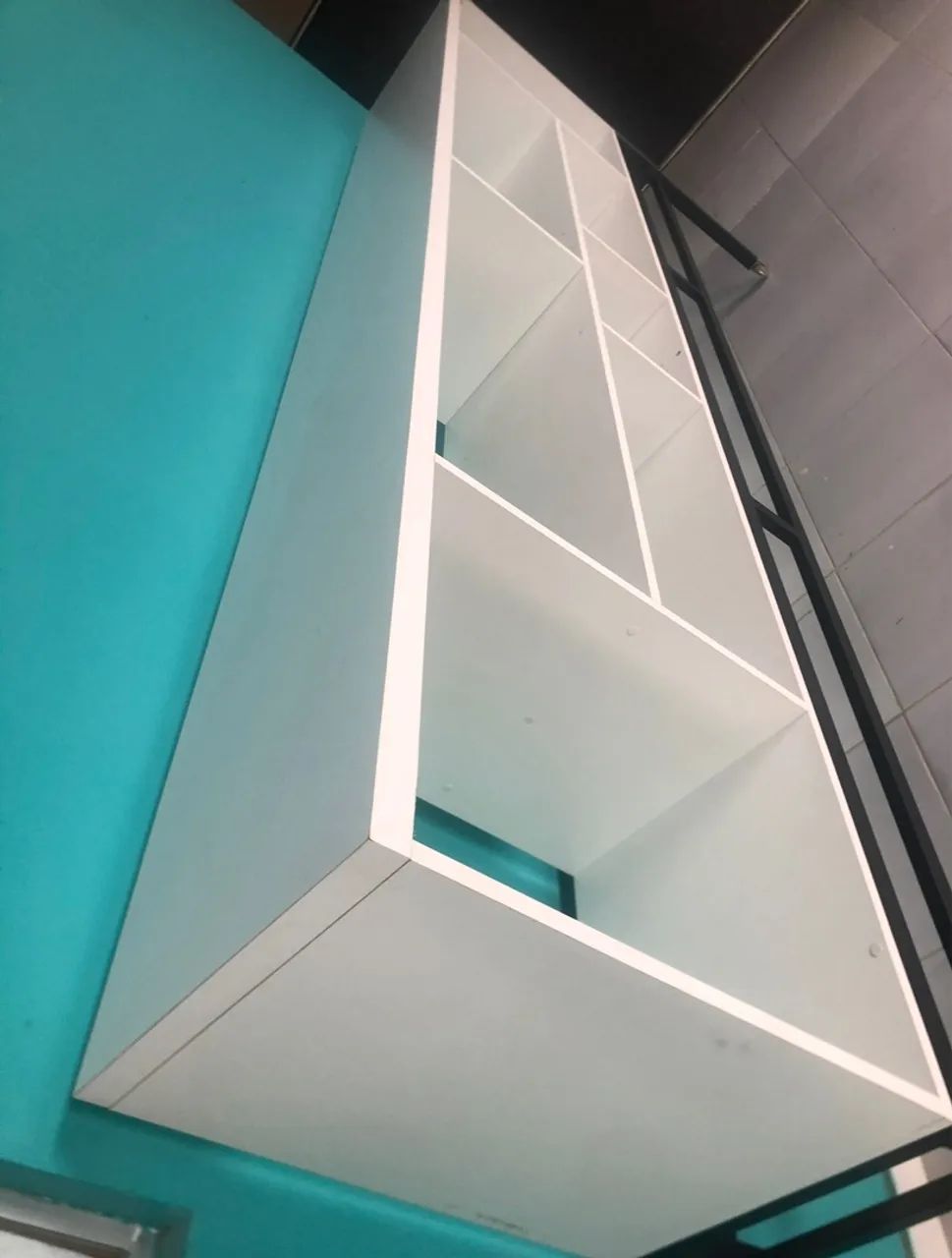Estante/Móvel Organizador Branco com Estrutura em Metal - Foto 4