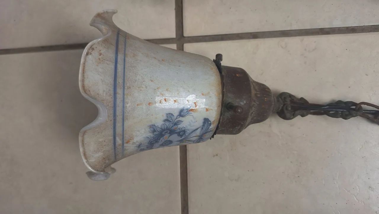 Lustre Antigo com Cúpulas de Porcelana - Foto 4