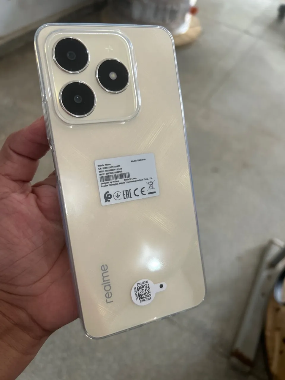 Celular novo na caixa, nunca usado.