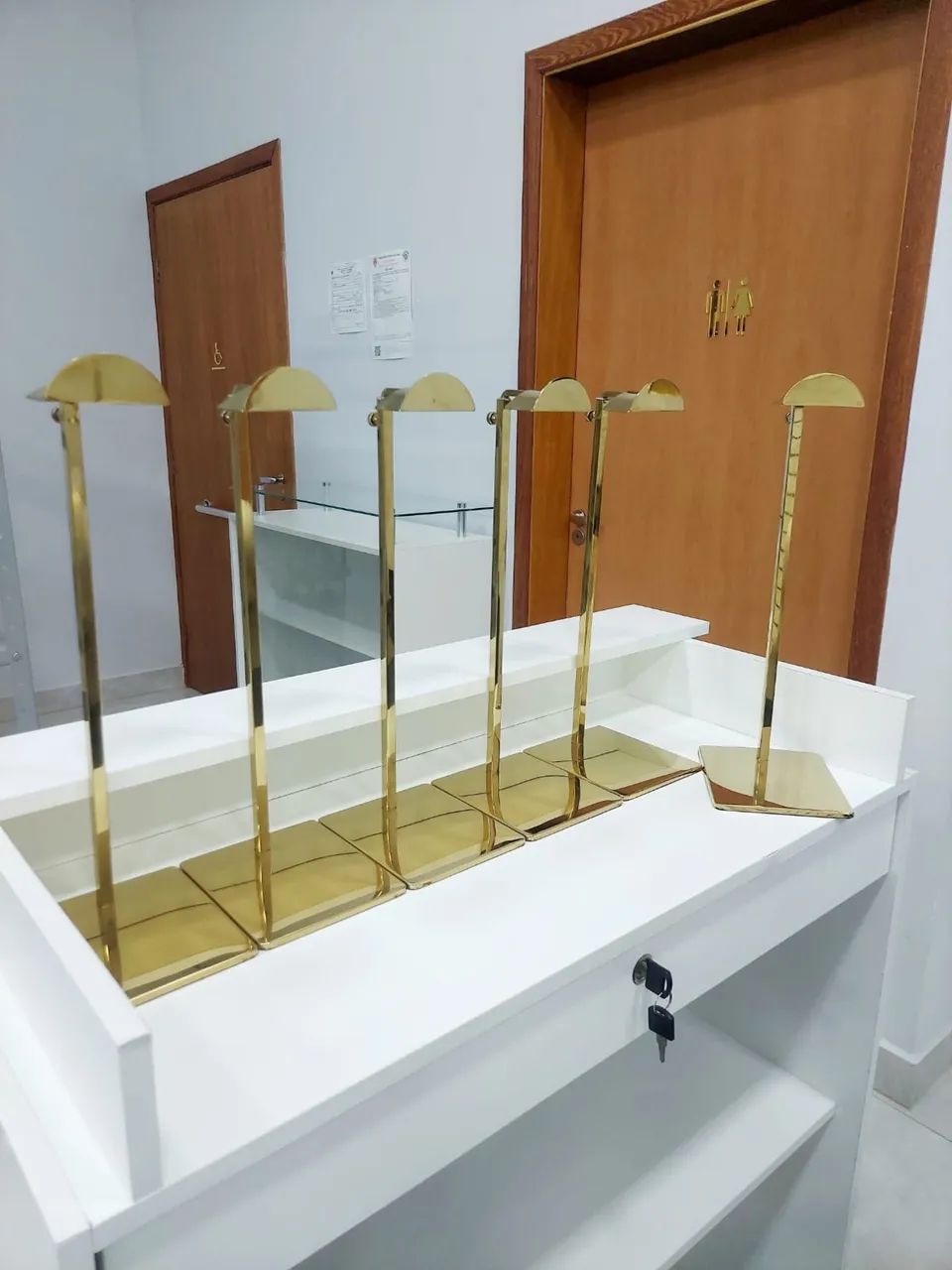 Suporte de metal dourado para bolsas  - Foto 4