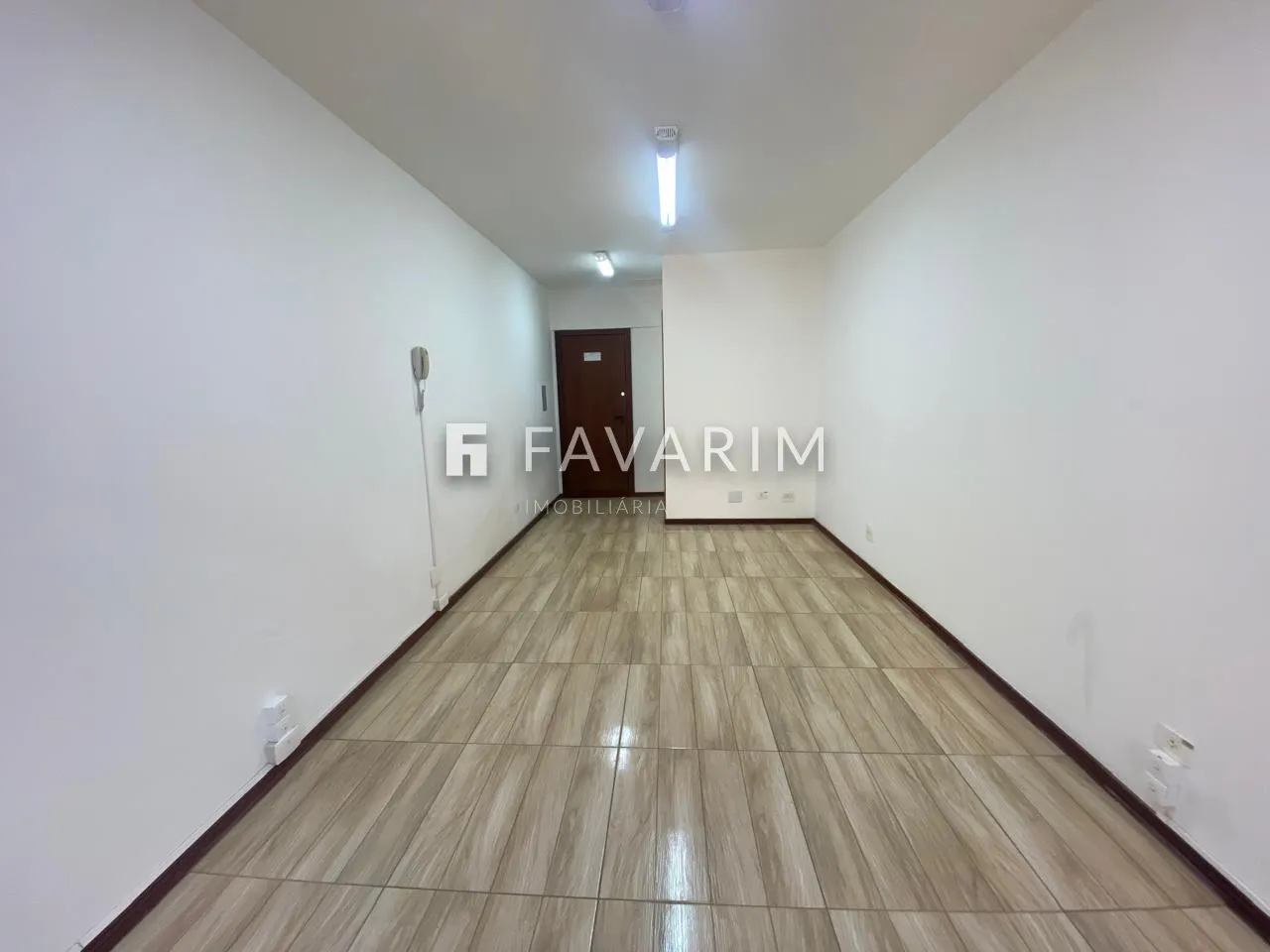 Sala comercial no Bigorrilho.