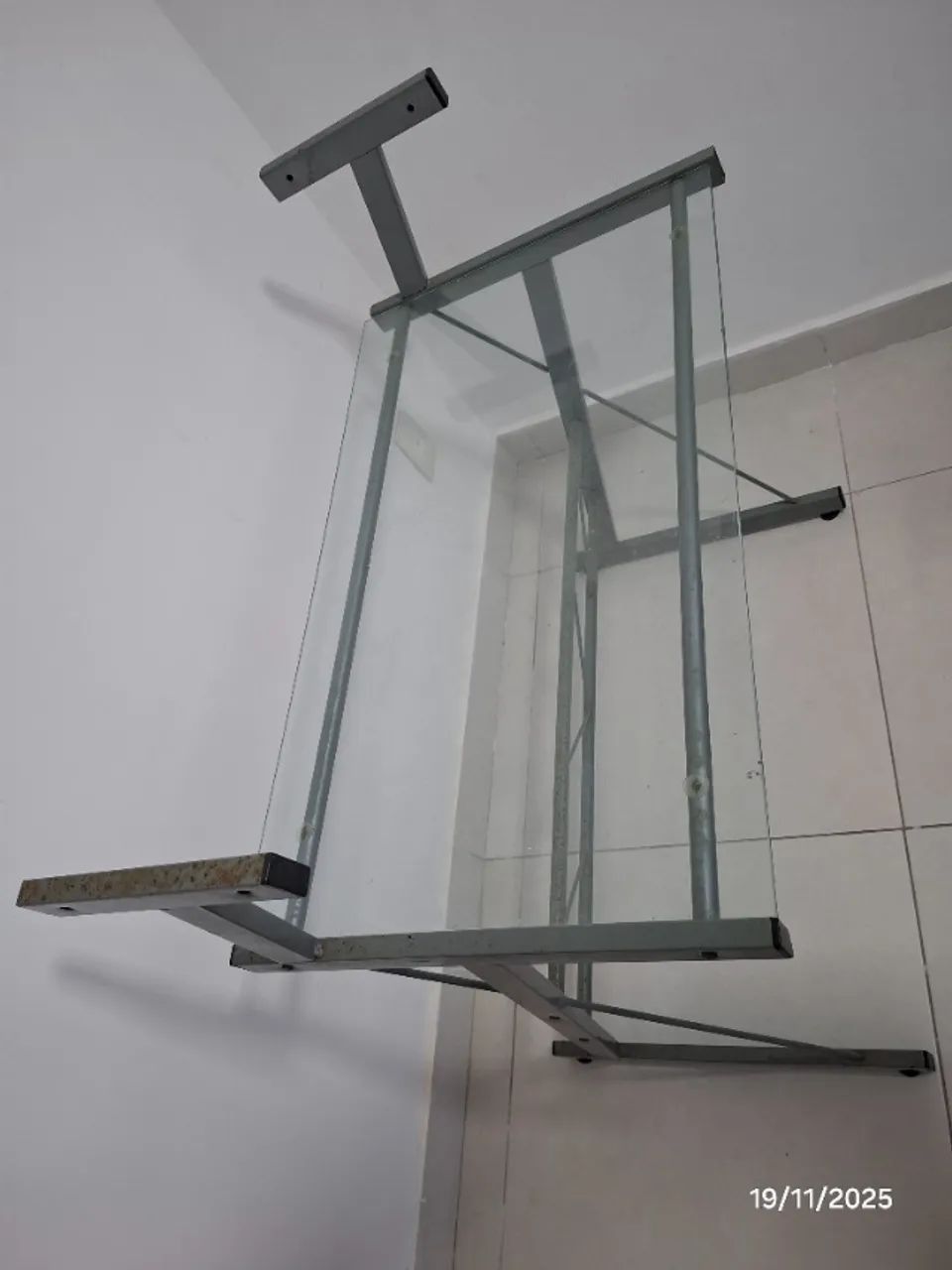 Mesa de trabalho em ferro e vidro - Foto 4