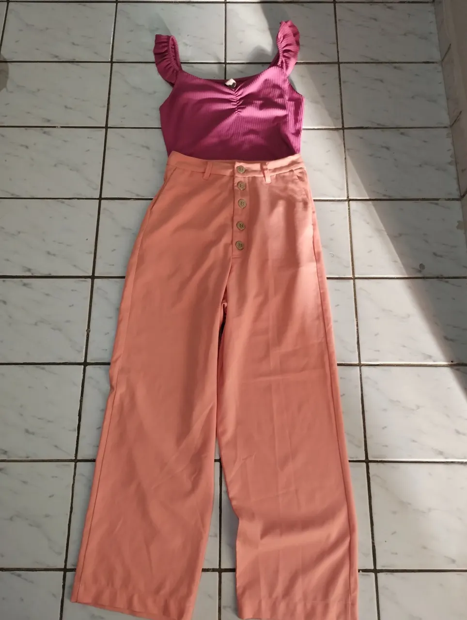 Conjunto Blusa rosa e Calça salmon Pantalona