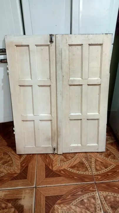 Janela de madeira com duela R$50