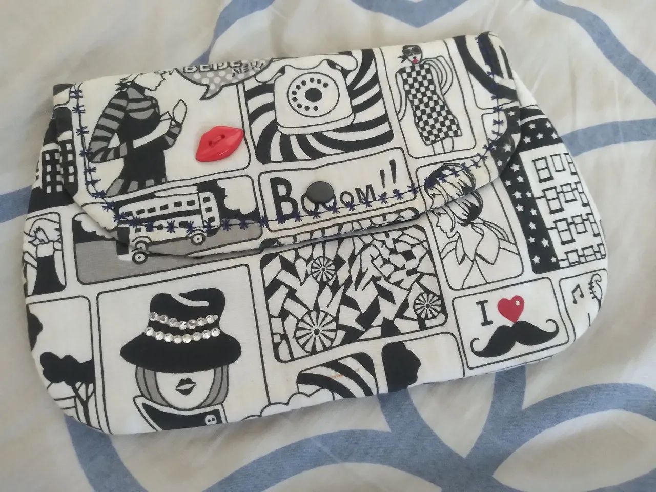 Necessaire Preta e Branca Estampada HQ