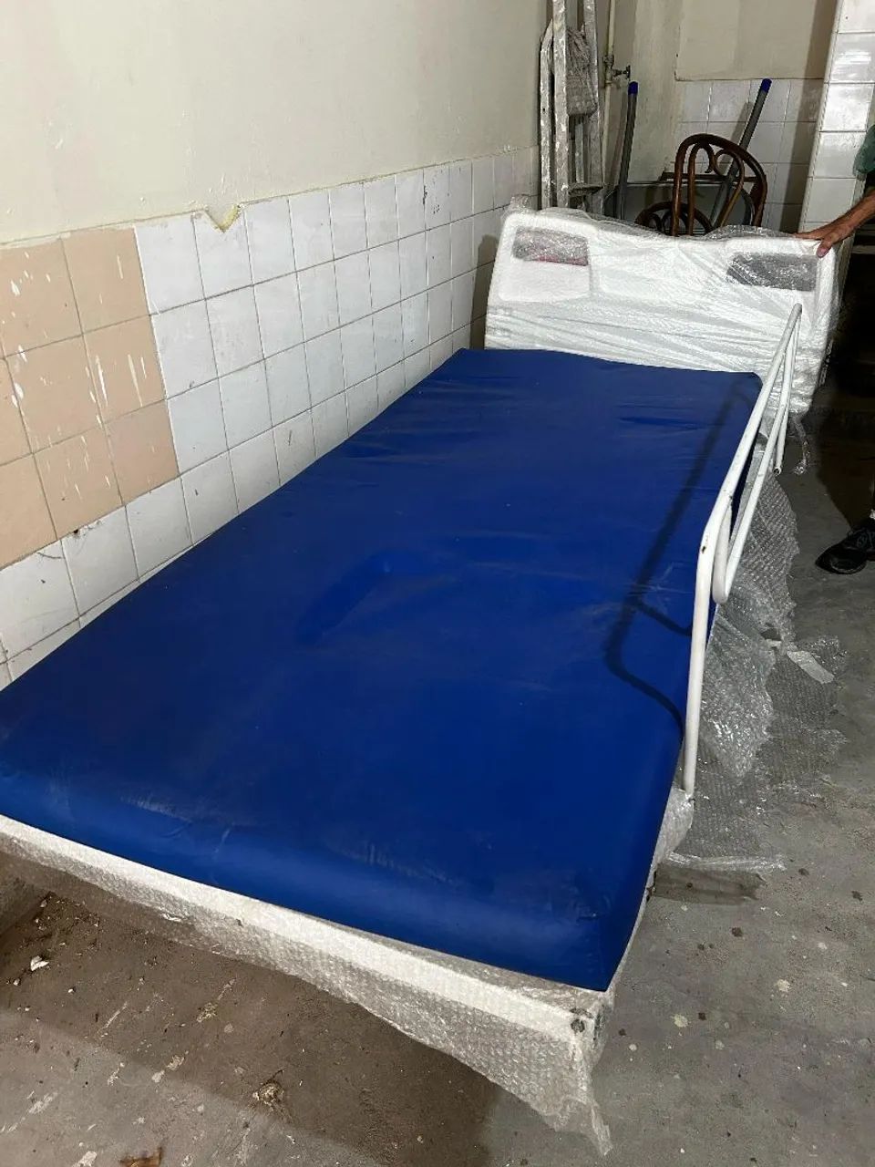 Cama Hospitalar regulável - perfeito estado!
