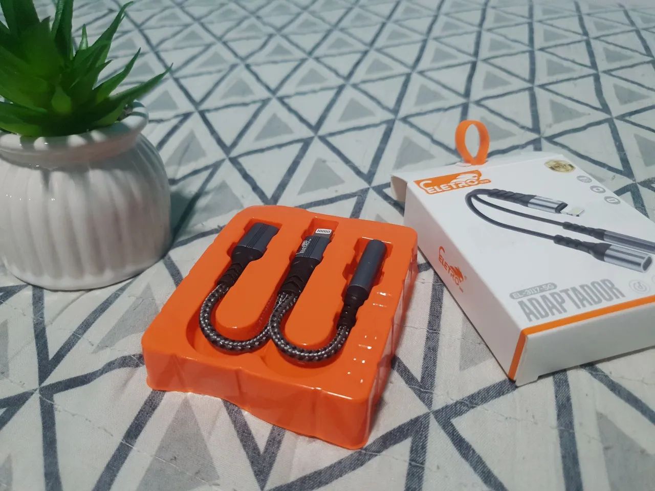 Adaptador Lightning para Fone e Carregamento - Foto 2