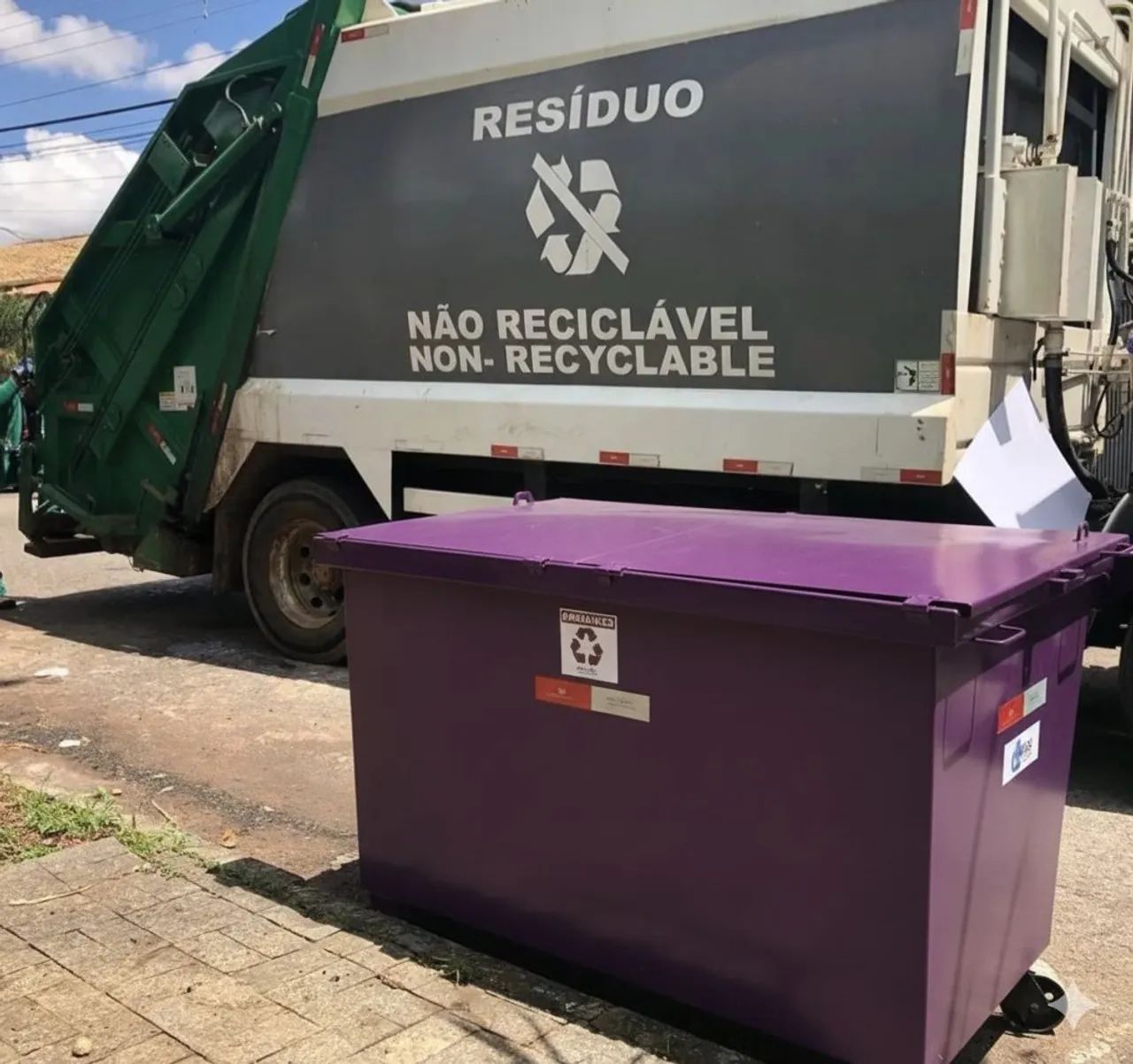 Lixeira contener basculante capacidade 1200lts  - Foto 4