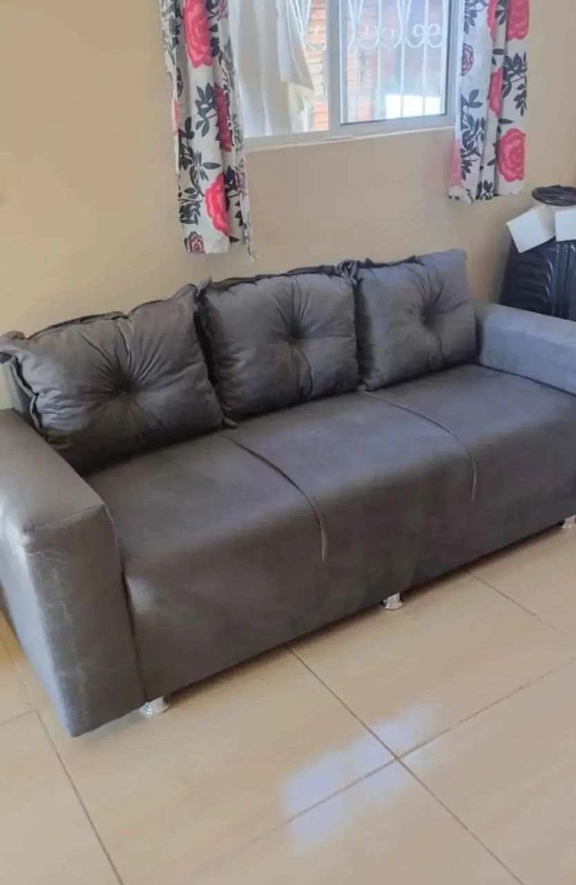 SOFÁ 3 LUGARES COM ALMOFADAS  - Foto 3