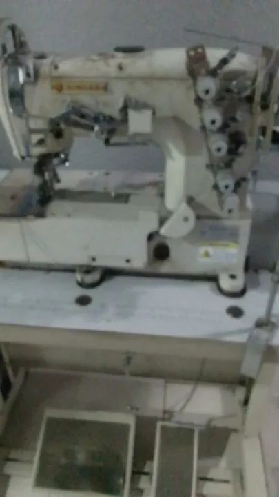 Galoneira Singer, semi nova.