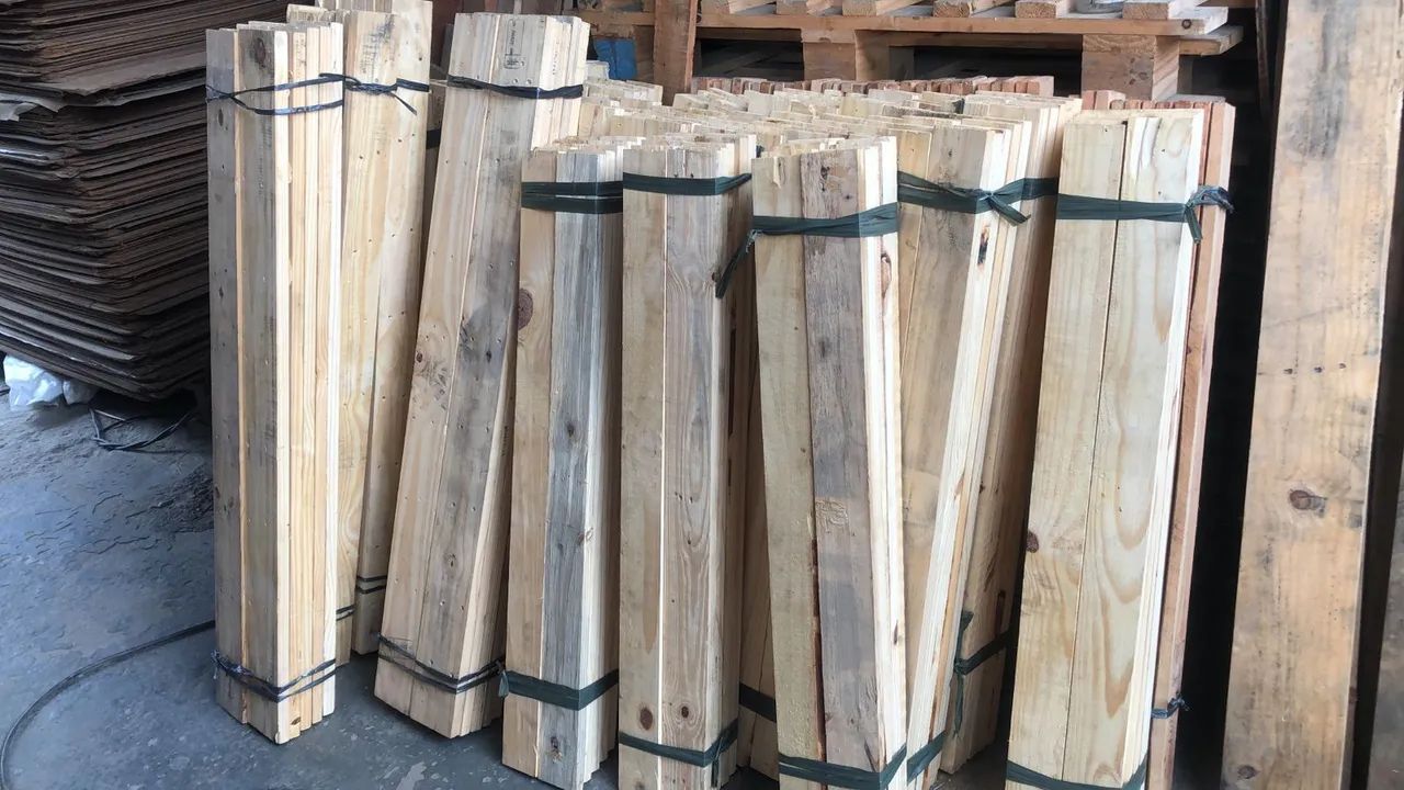 Madeira para comércio - Prateleiras e expositores