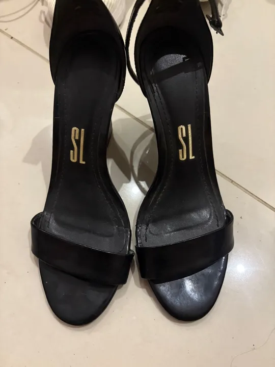 Sandália Salto Grosso Preta Santa lolla