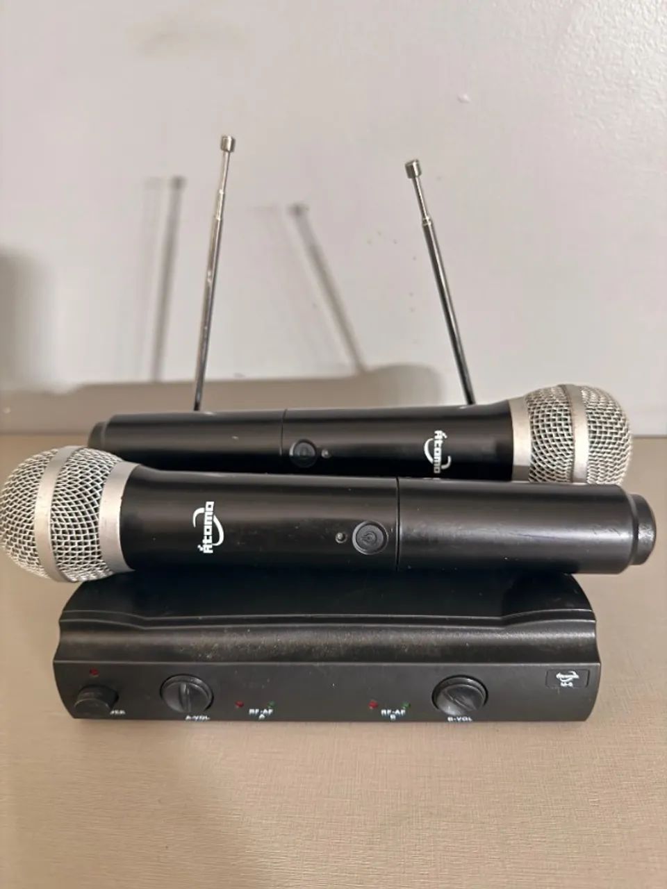 Dois Microfones Átomo Sem Fio, NOVISSIMO - Foto 2