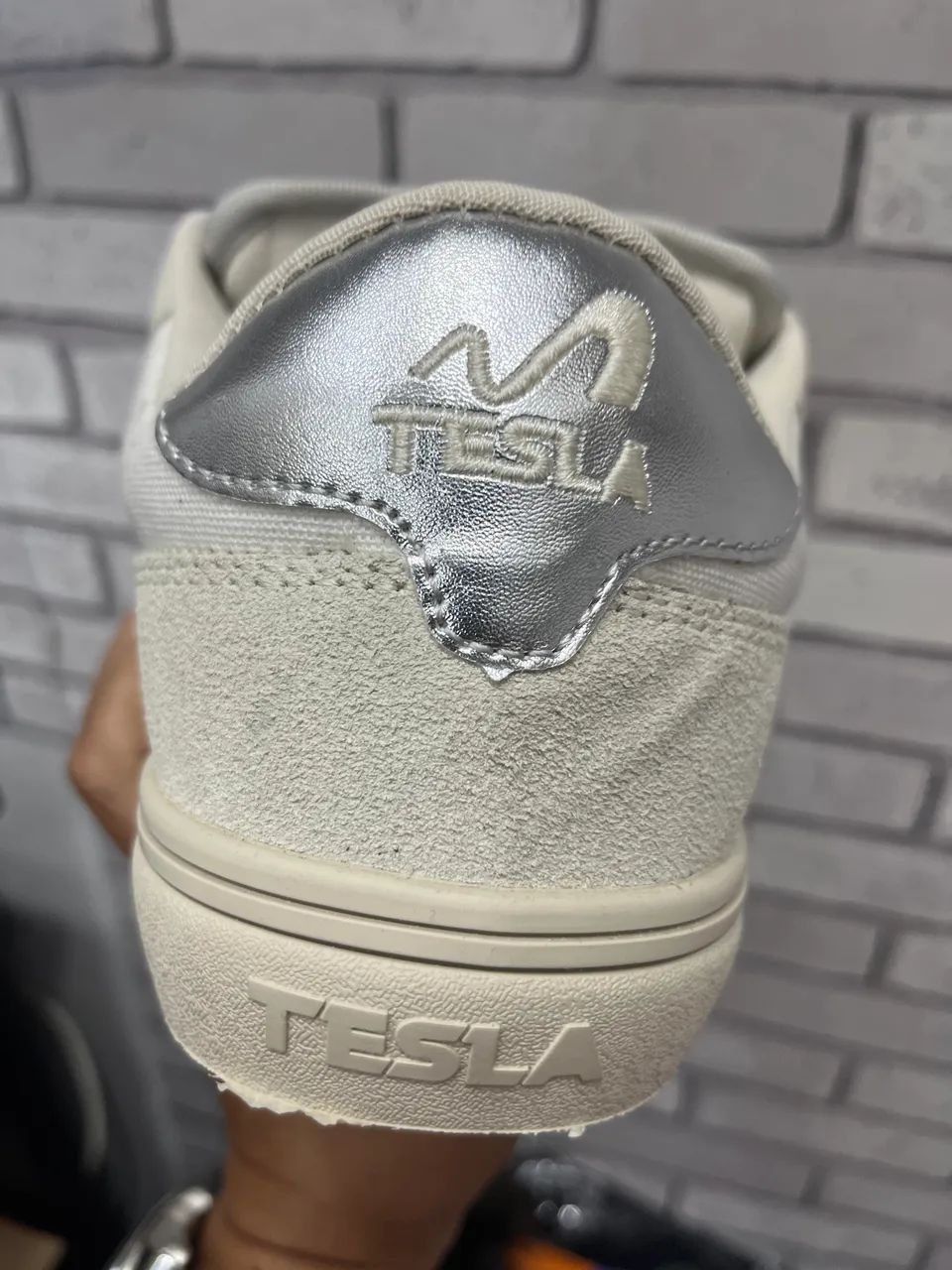 TESLA FLOW OFF WHITE  - Foto 4
