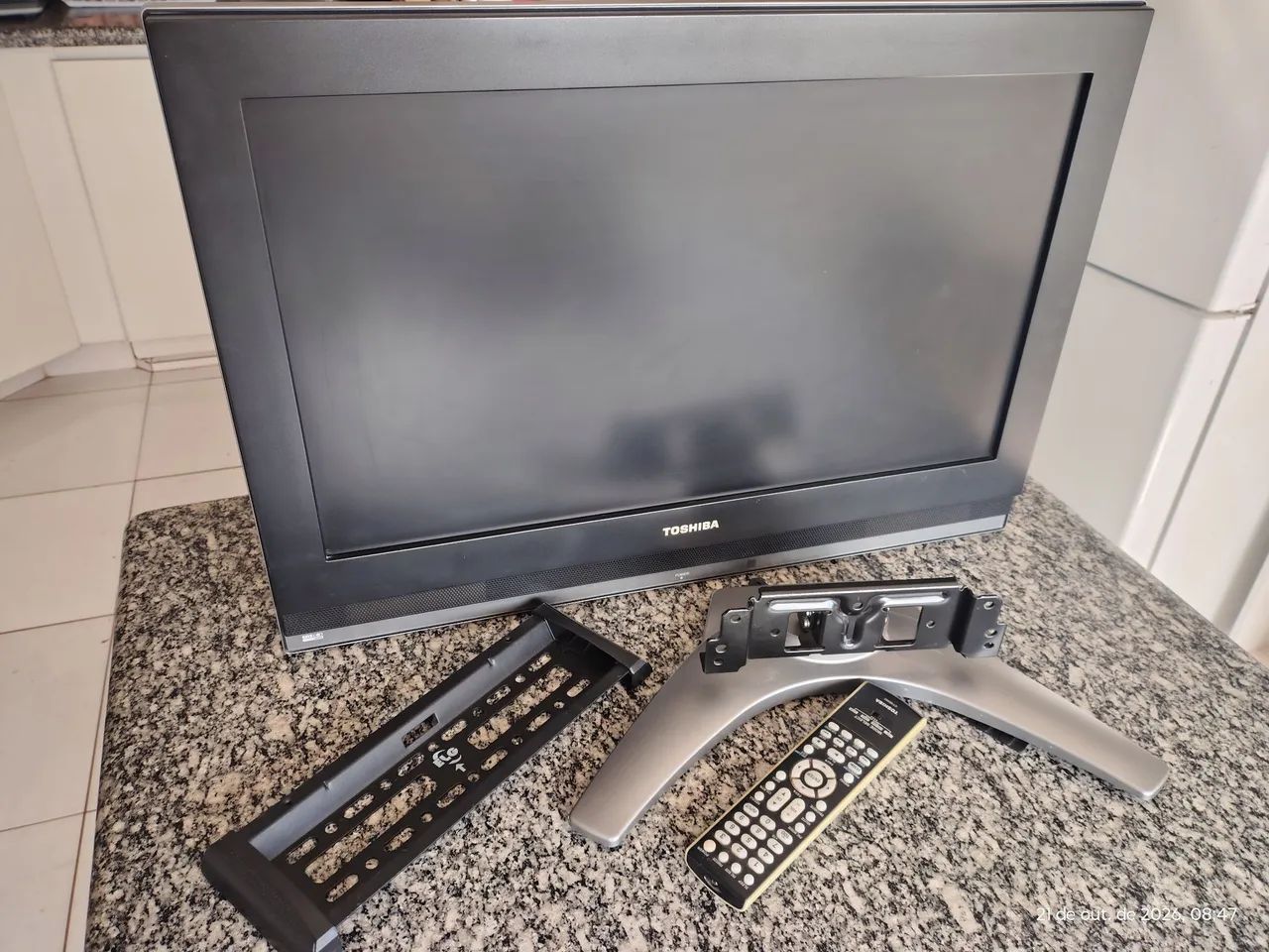 TV 26 polegadas HD, Toshiba, em excelente estado, com base e suporte de parede. - Foto 2