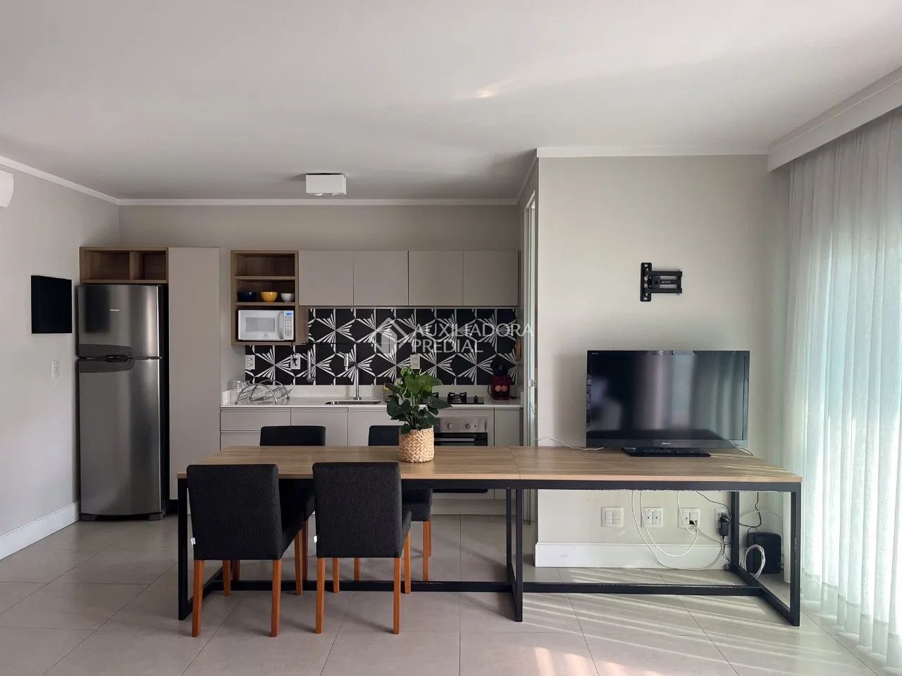eStúdio mobiliado com 52m2 e 2 vagas no Centro de Florianópolis