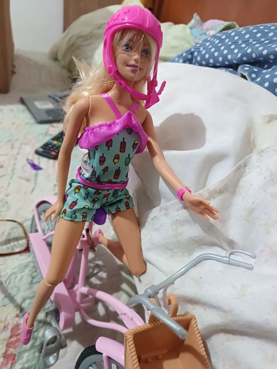 Boneca barbie  ciclista Mattel. 