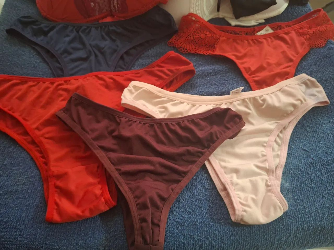 Vende se 2 calcinhas por 15 reais 