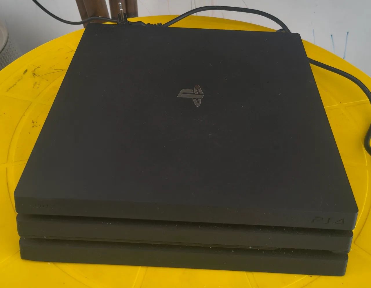 Ps4 PRO de 1 tb - Foto 2