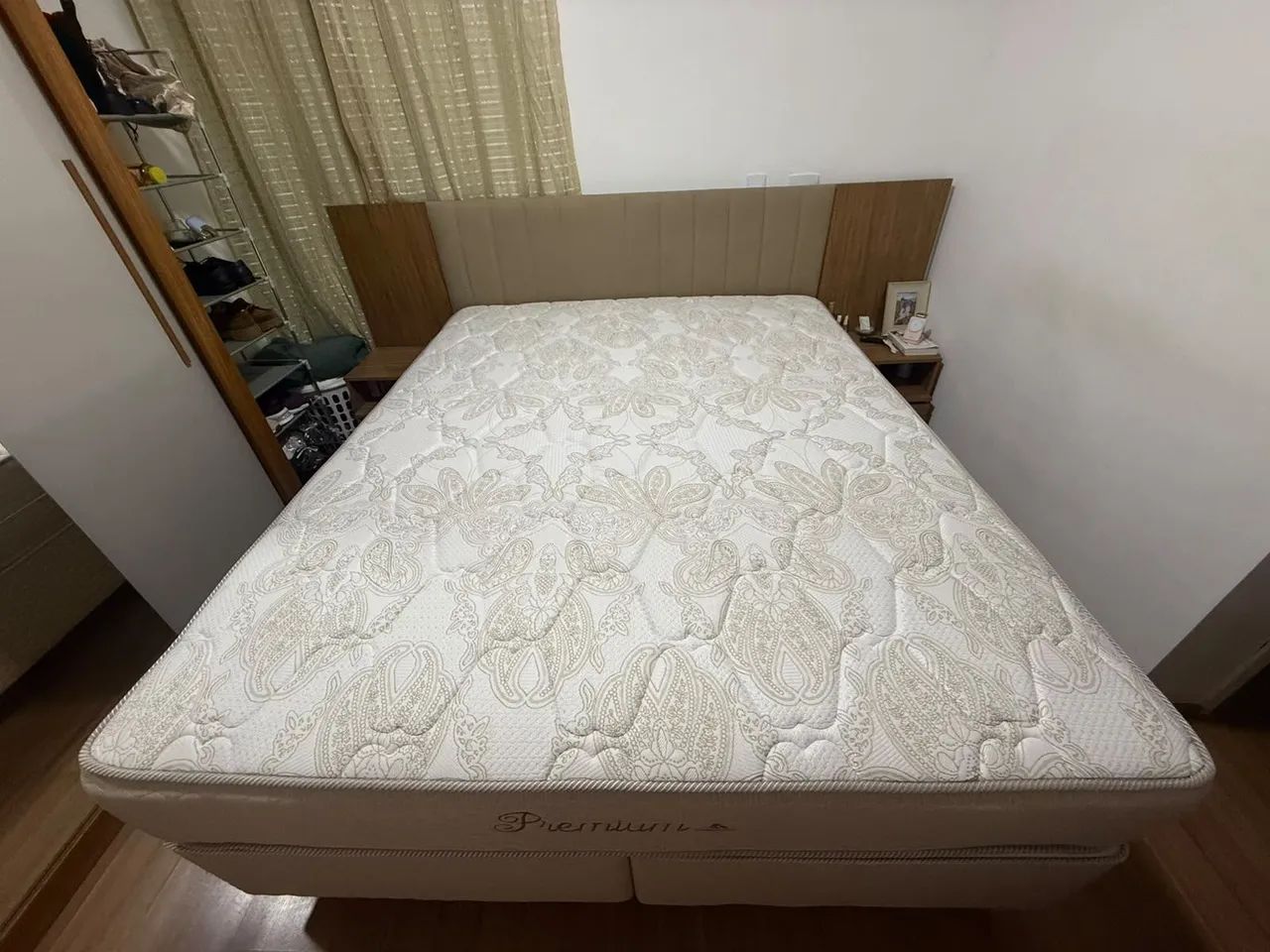 Cama box king com cabeceira 