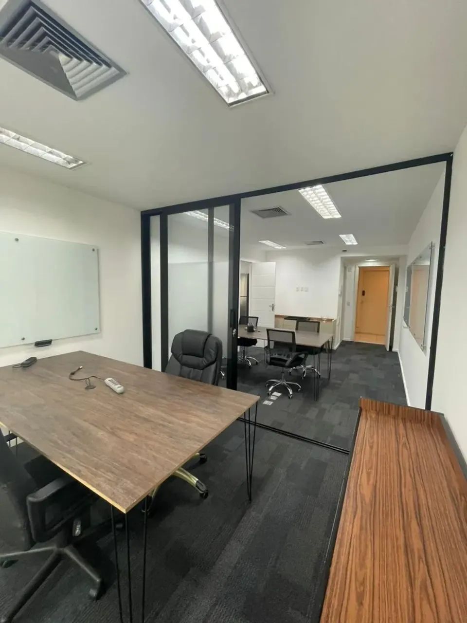 Excelente sala mobiliada - Le Monde Offices - Foto 4
