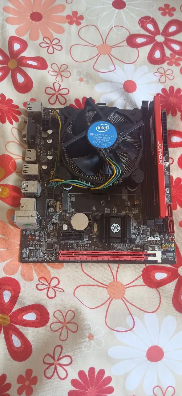 KIT COM PLACA MÃE ( COM DEFEITO), PROCESSADOR E MEMÓRIA 