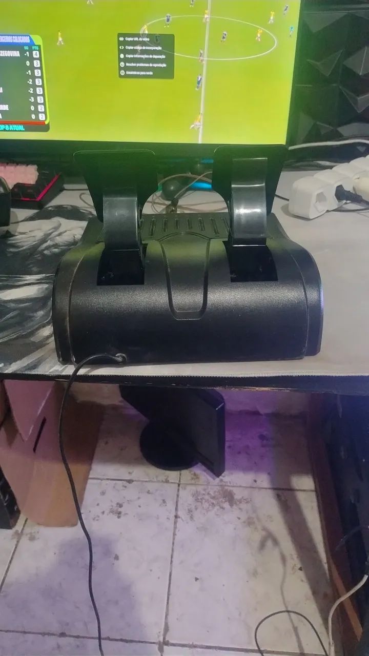 Vendo volante com pedais - Foto 3