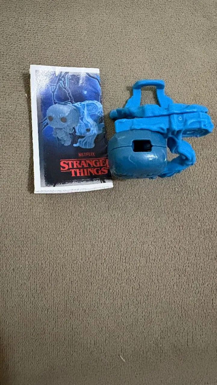 Suporte para celular do Vecna (Stranger Things Oficial kinder) - Foto 2