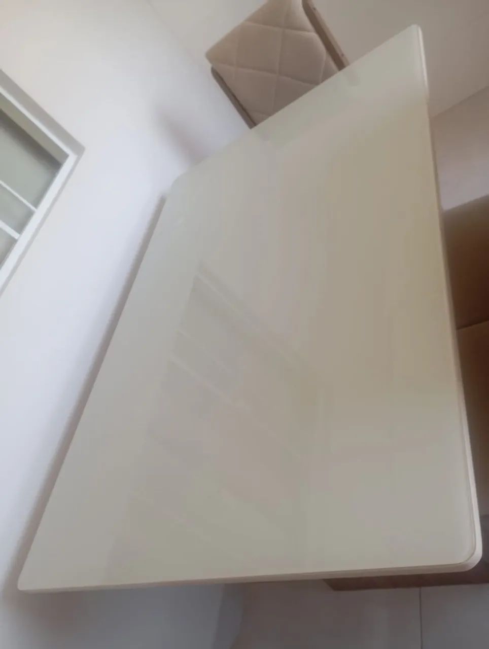 Mesa com tampo de vidro e com 4 cadeiras  - Foto 3