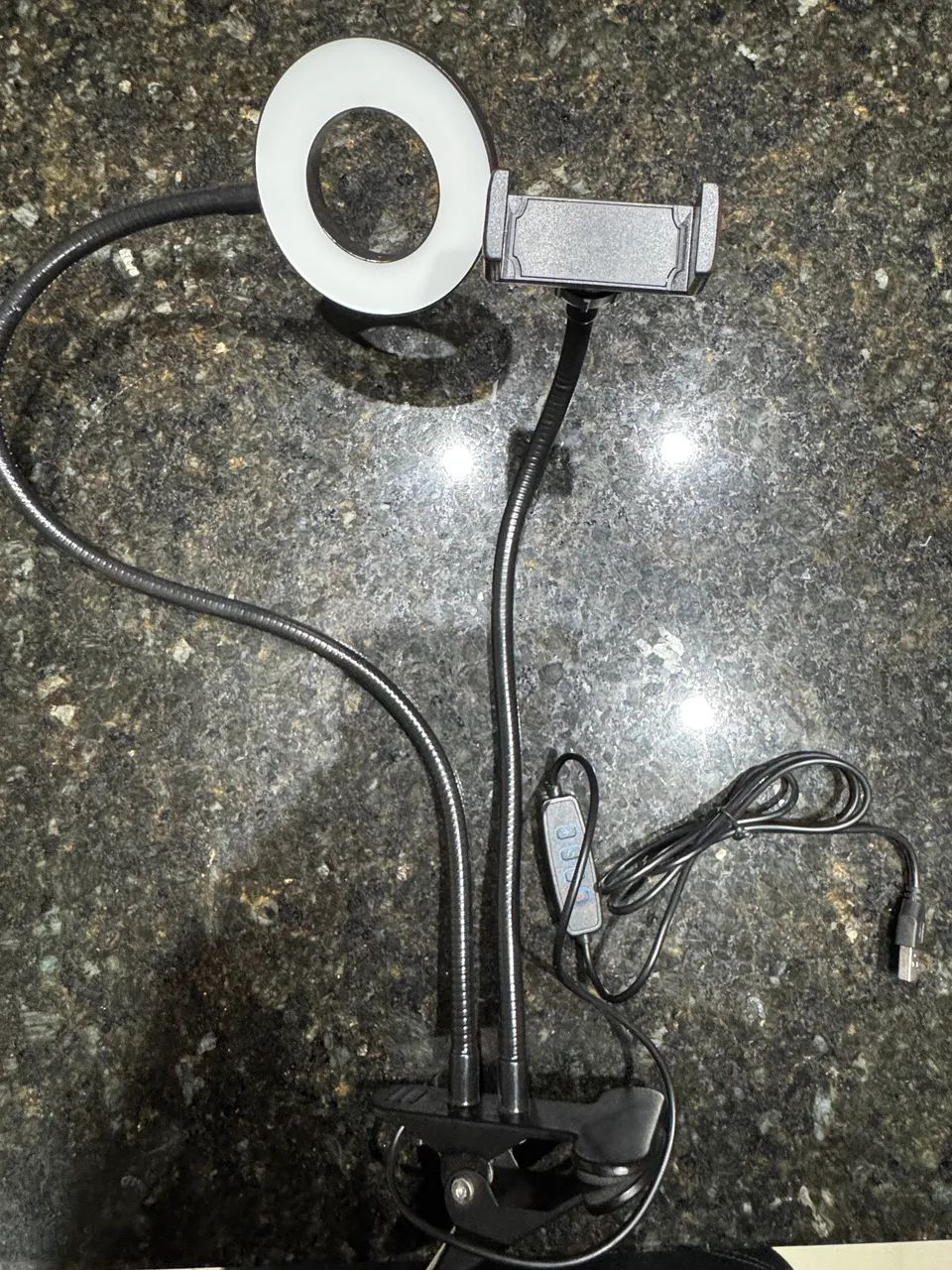 Suporte flexível de celular com ring light pra vídeos de streamers  - Foto 4