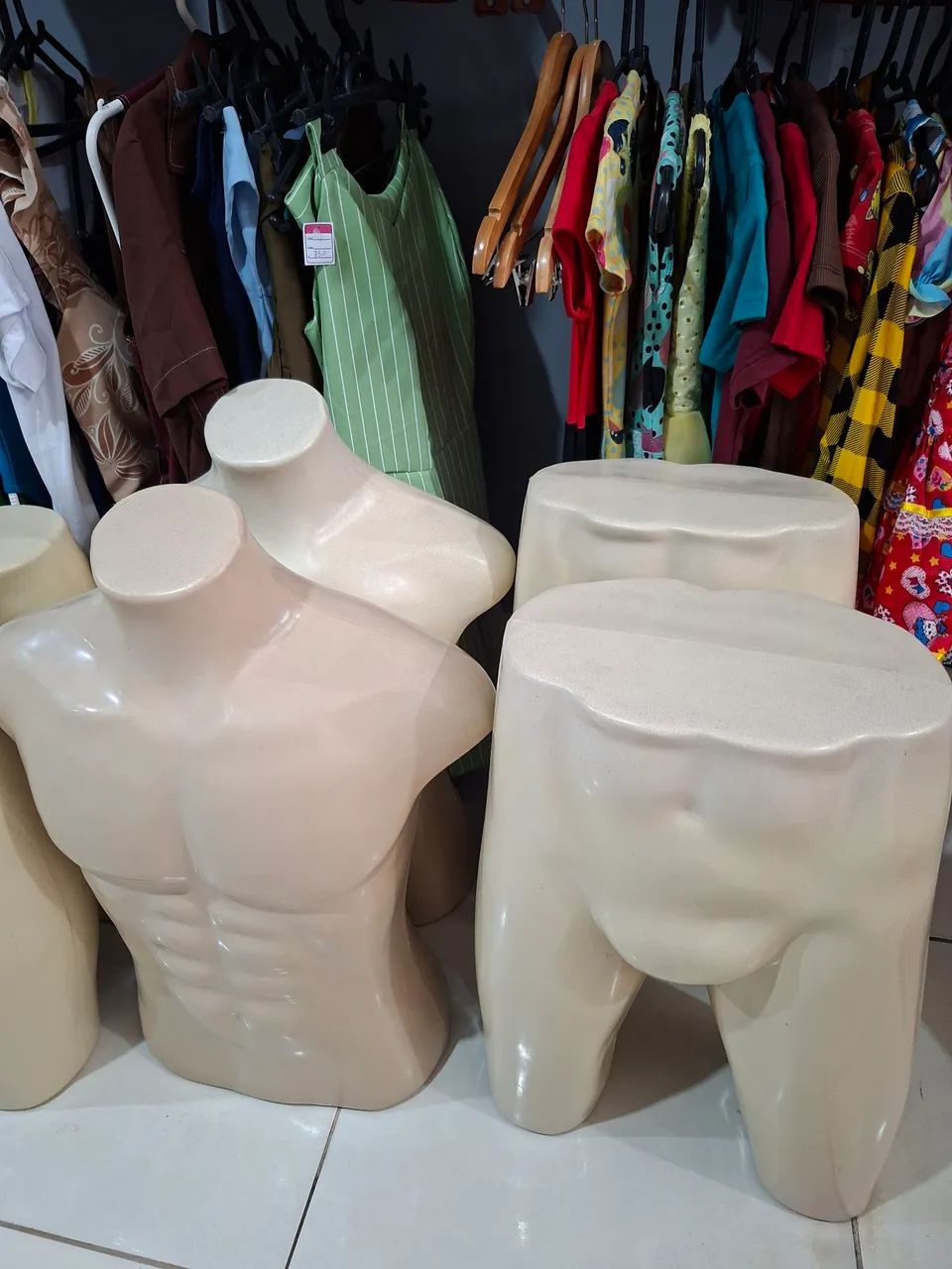 Vendo manequins busto quadril 30 reais - Foto 2