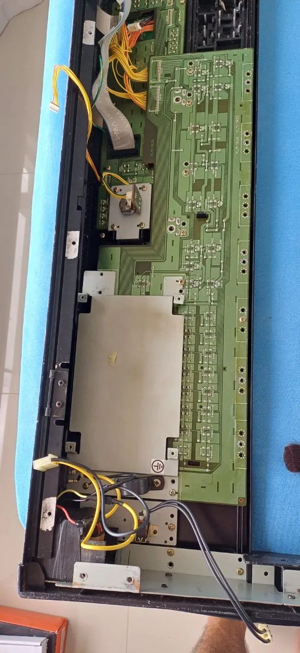 Teclas do Korg I3 clássico e outras peças. - Foto 4