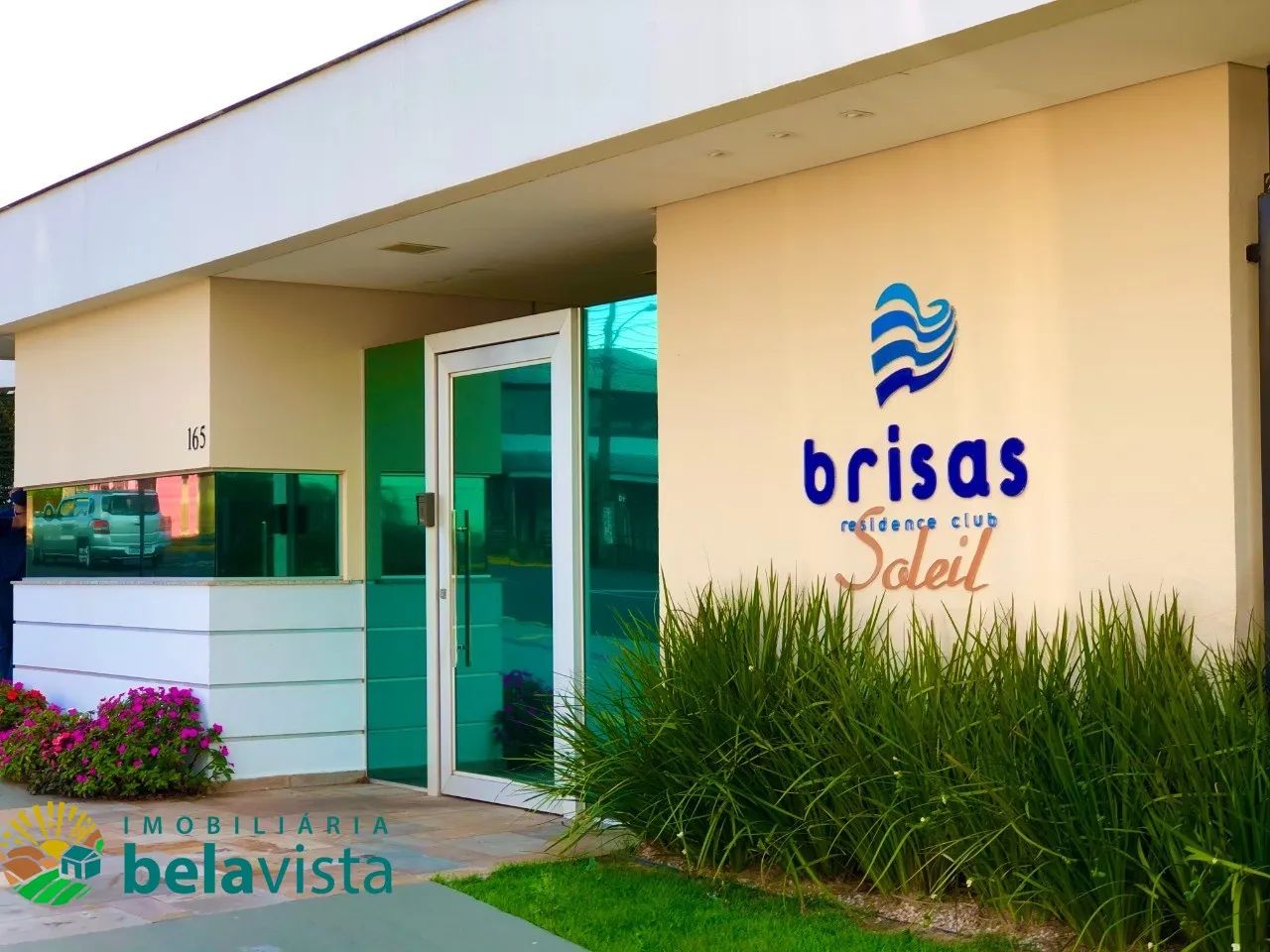 APARTAMENTO SEMIMOBILIADO À VENDA NO EDIFÍCIO BRISAS SOLEIL EM APUCARANA.
