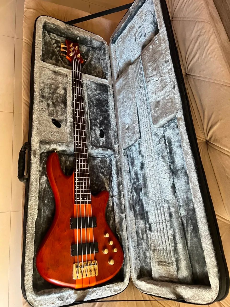 Contrabaixo Schecter Stiletto Studio-5