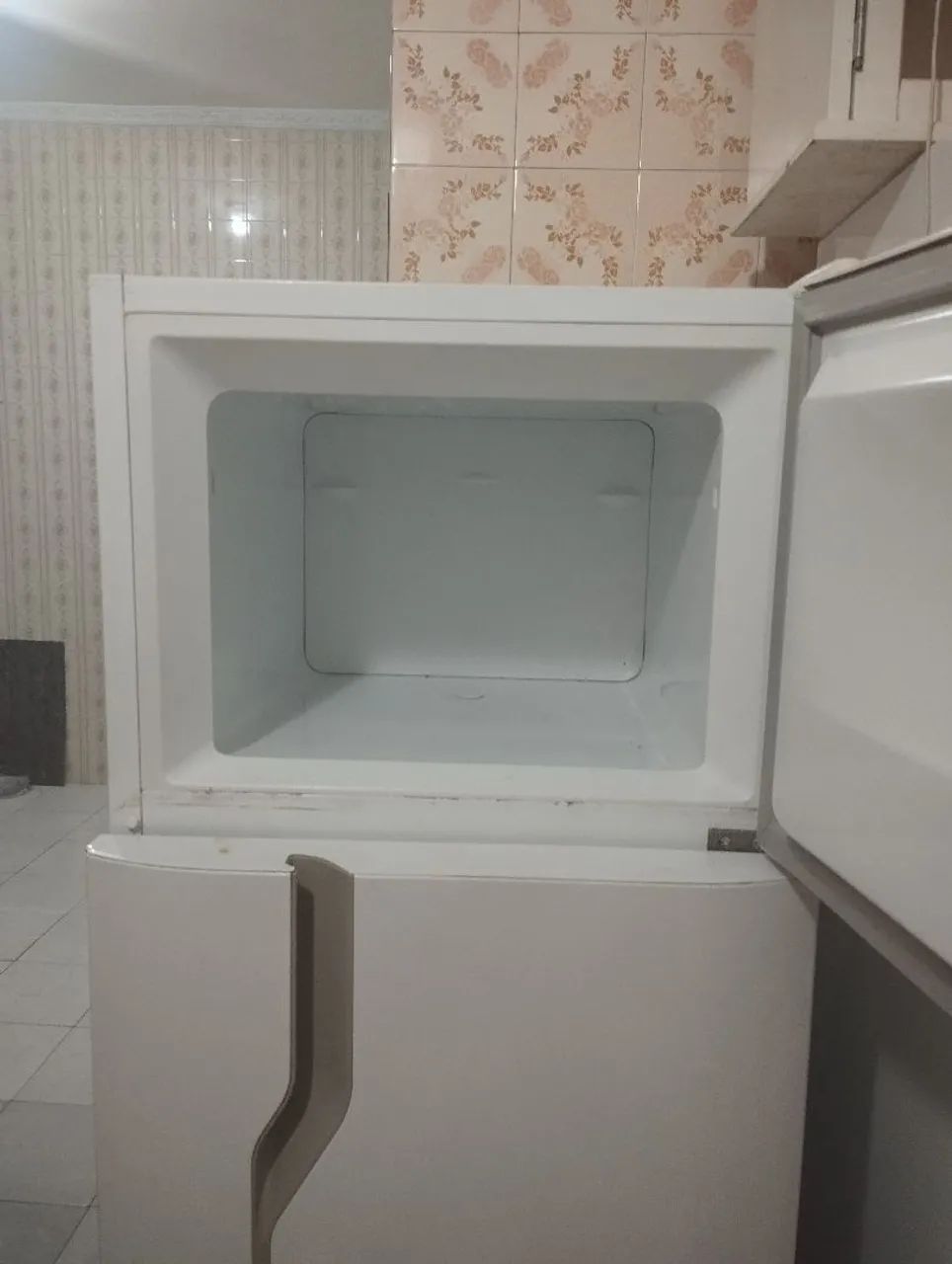 Vendo geladeira Electrolux. - Foto 2