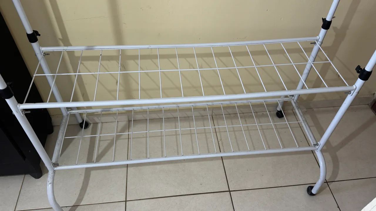 Arara de metal com 2 Cabideiros - 150,00 - Foto 2