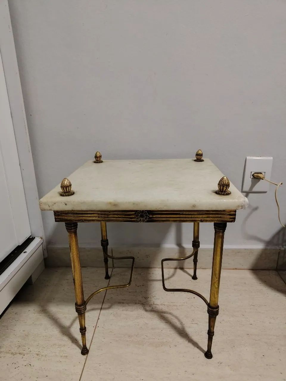 Mesinha vintage com tampo de mármore  - Foto 3