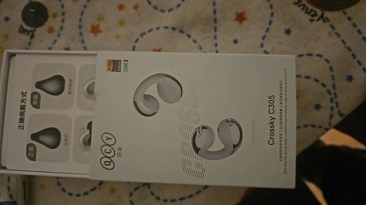 Fone Bluetooth,Marca QCY e modelo C30s 