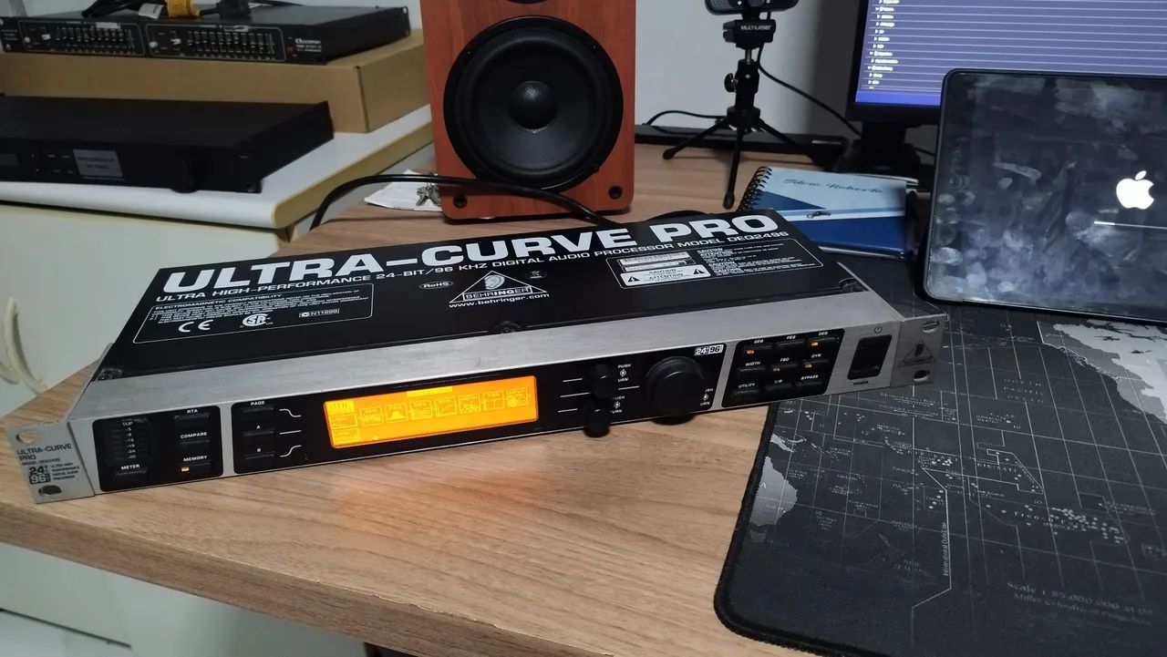 Processador de Áudio Digital Behringer UltraCurve Pro DEQ2496