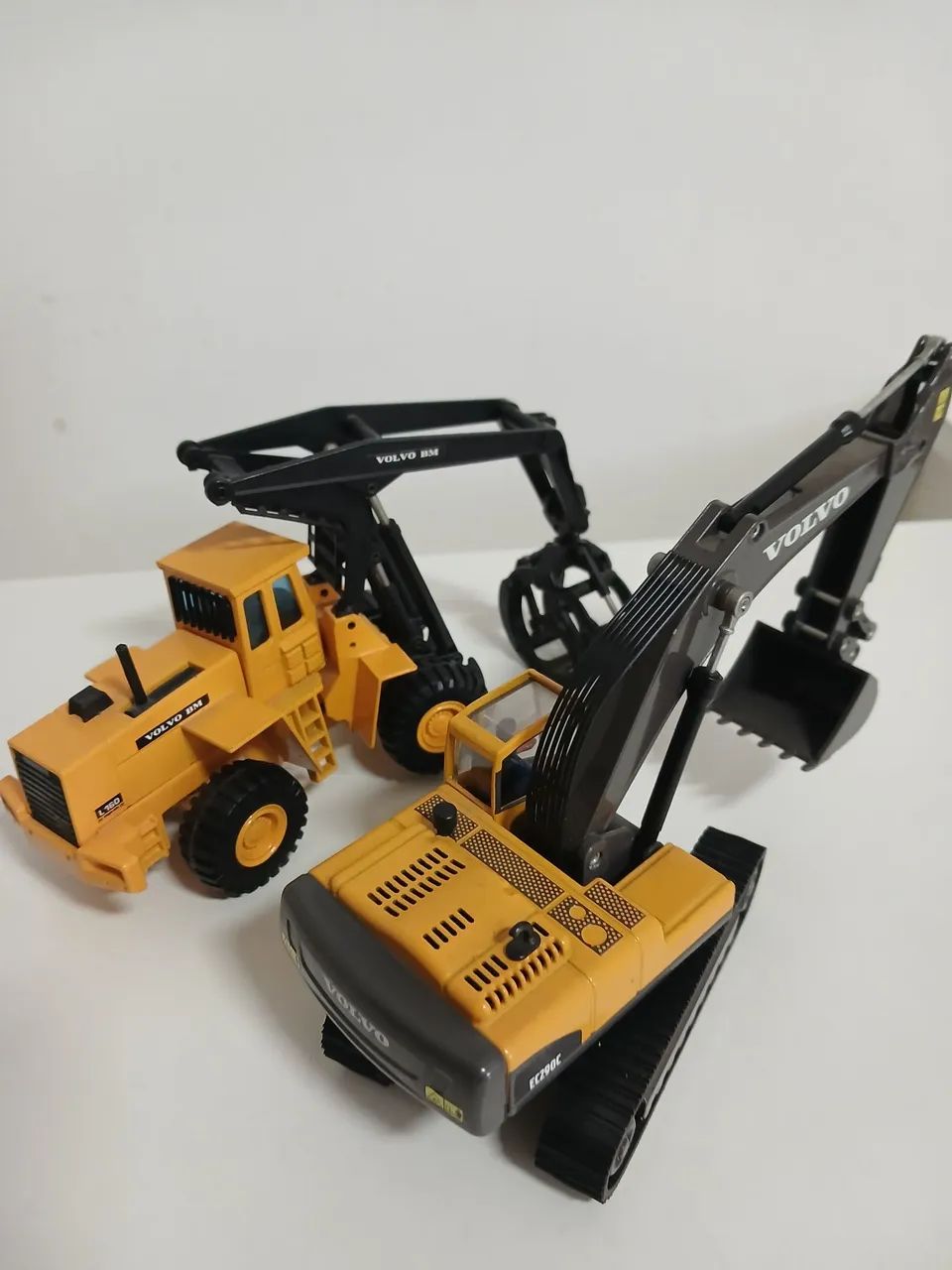 MINIATURAS VOLVO BM L160 e VOLVO EC 290C 1:50 - Foto 2