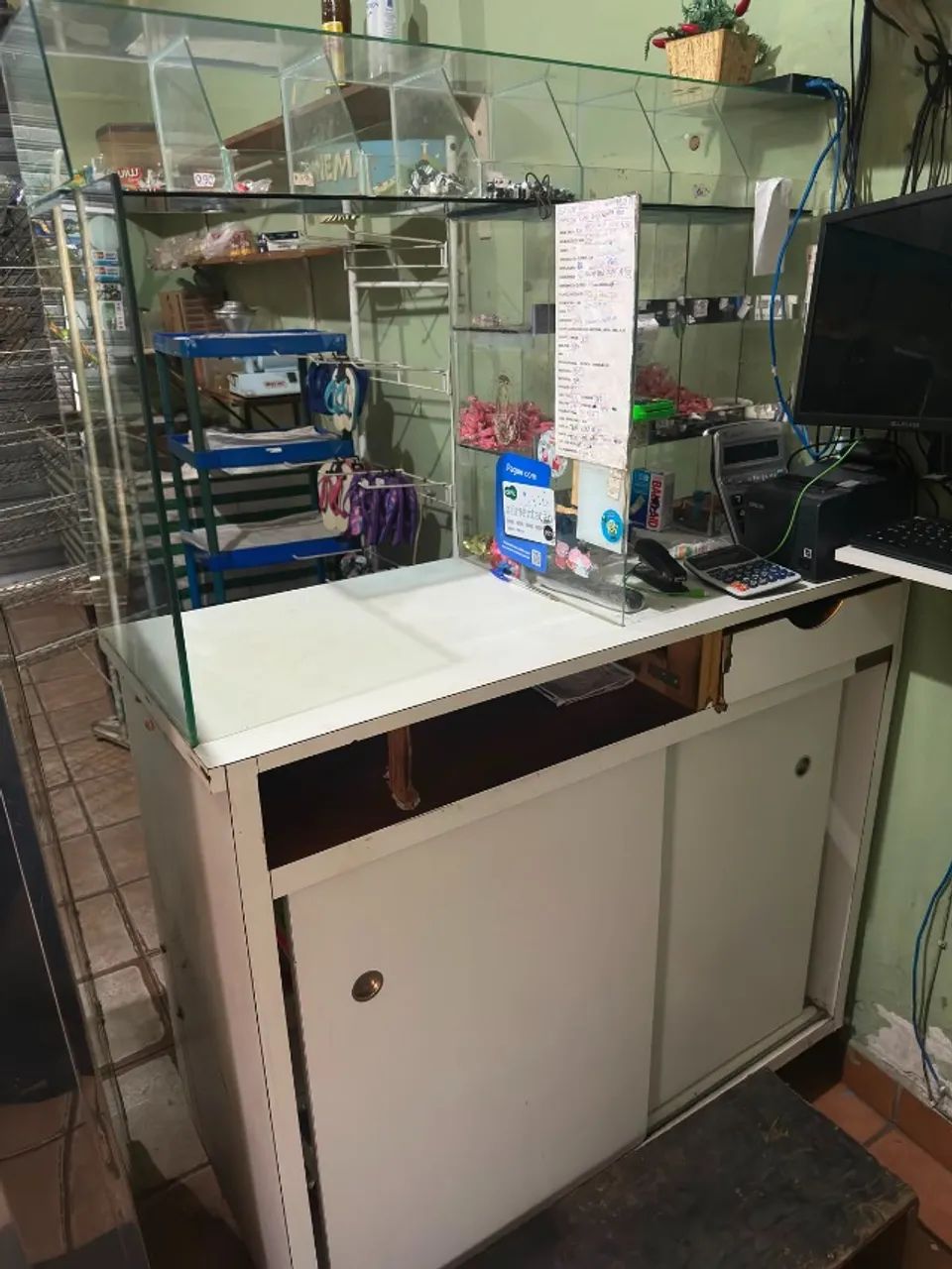 Balcão Comercial com Expositor de Vidro e Armário Inferior - Foto 3