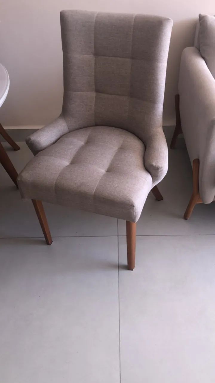4 Cadeiras Almofadadas de luxo 1000 reais  - Foto 4