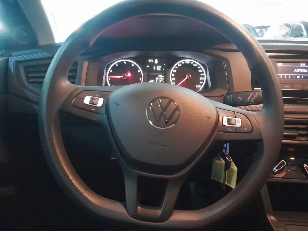 Volkswagen Polo Track 1.0 Flex 12V 5p, foto 14 de 16