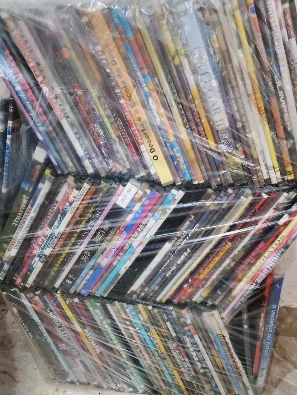 Aparelho Dvd também com entrada HDMI  e TODOS os cds Dvds que estão na foto  - Foto 5