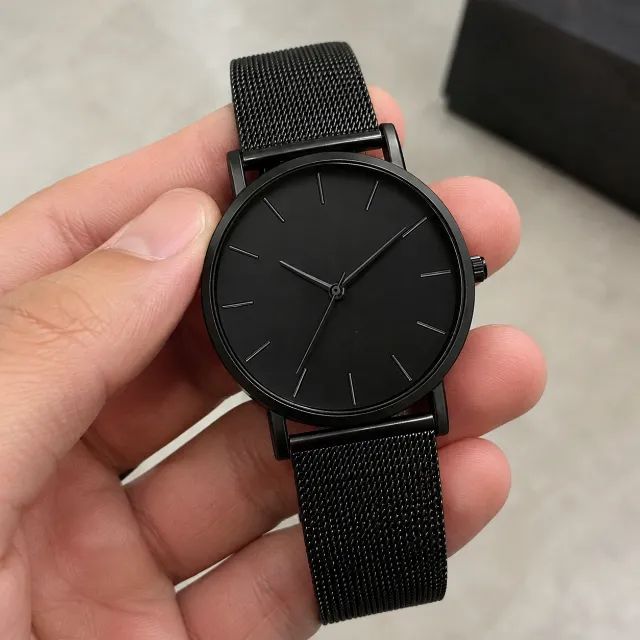 Relógio preto moderno