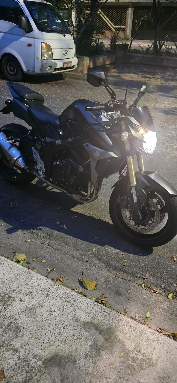 Suzuki GSR 750A 