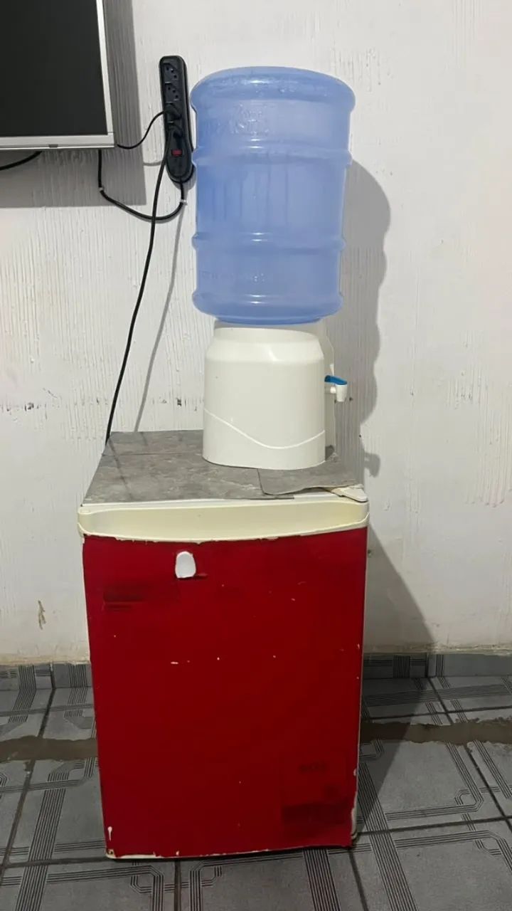 Frigobar EOS funcionando - Gela bem - R$ 450 - Foto 4