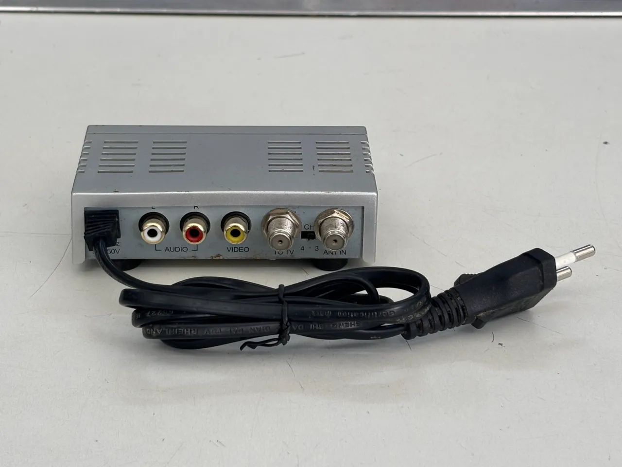 modulador de RF de áudio e vídeo da marca - Foto 2