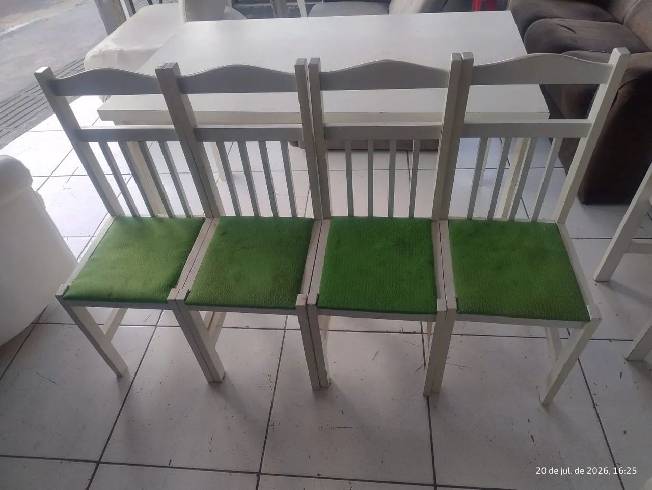 MESA COM 4 CADEIRAS  - Foto 3